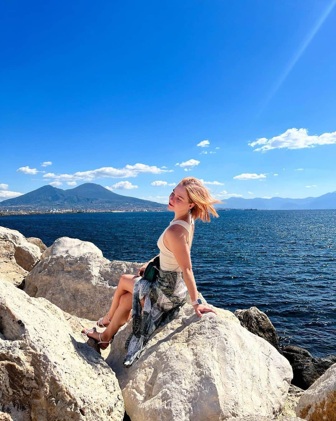 リュボーフィ・エフィメンコのインスタグラム：「🦋 . . . .  #italy#travelitaly#cinqueterre#riomaggiore#travel#tourist#cruiseship#europe#europetravel#italytravel#laspezia#world#royalcaribbean#lifestyle#travelphotography#family#familytime#familytravel#adventure」