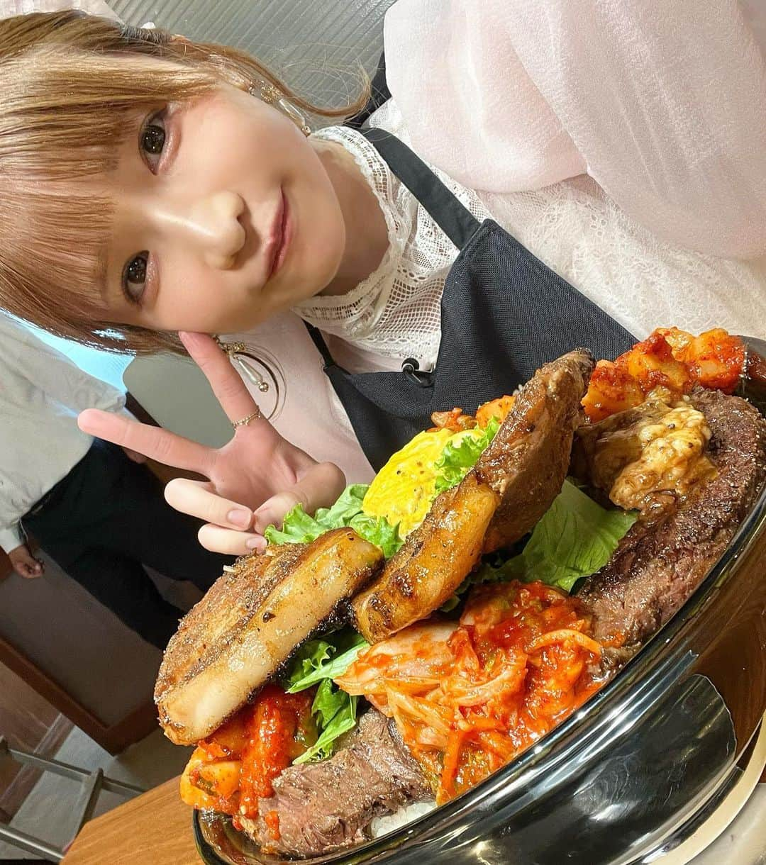 もえのあずきさんのインスタグラム写真 - (もえのあずきInstagram)「おなかすいた💓🥰 #焼肉丼#デカ盛り#デカ盛りハンター#もえあず#ポニーテール」9月23日 20時51分 - moeazukitty