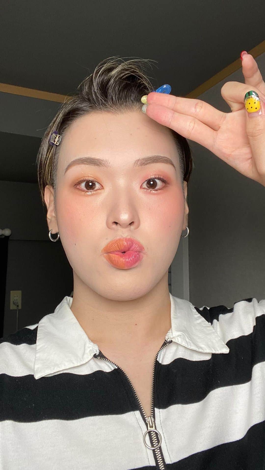 たけたろうのインスタグラム：「ㅤㅤㅤㅤㅤㅤㅤㅤㅤㅤㅤㅤㅤ ァンタ達‼️ライブご視聴、まっｺﾄあ〜㌧ございました💞💞 ㅤㅤㅤㅤㅤㅤㅤㅤㅤㅤㅤㅤㅤ  見てくれたフォロワーﾁｬﾏ⏰のおかげで第二回も無事に終了💖 みんなが気になった、「わくわく」「かわいい」コスメが見つかったといいな🥹✨  ㅤㅤㅤㅤㅤㅤㅤㅤㅤㅤㅤㅤㅤ 今回も、もちろんお得に買えるクｩｩｩ〜ポﾝｯｯコード ご用意させていただきました❣️  3000円以上ご購入の方の5️⃣0️⃣0️⃣円引きクｩｩｩ〜ポﾝｯｯ tktr_5003  6000円以上ご購入の方の1️⃣0️⃣0️⃣0️⃣円引きクｩｩｩ〜ポﾝｯｯ tktr_10003  韓国コスメかなりお値引きされて販売されているから、クｩｩｩ〜ポﾝｯｯ併用すれば凄まじｨｨお安さでご購入できるわょな🤑🥰  もちろん2枚ともお使いいただくことは【可能】です💞  ⚠️ただ、みなさんご注意ください‼️ 取得期限、使用期限共には 9/25 日 09:59までになります!!  ㅤㅤㅤㅤㅤㅤㅤㅤㅤㅤㅤㅤㅤ もちろん、こちらクーポンコードは取り扱ってる全てのコスメに対応できるので、以前紹介したアイテムですﾄｶ、気になってるアイテム等あれば購入する際に使ってねん✨  ㅤㅤㅤㅤㅤㅤㅤㅤㅤㅤㅤㅤㅤ ㅤㅤㅤㅤㅤㅤㅤㅤㅤㅤㅤㅤㅤ 改めて見てくれたみんなありがとう〜！ぜひコスメ購入したら、届いたらストーリーメンションしてくださいまし🌷✨  第三弾するかは全くの未定だけど、好評だったら今回みたく続編もあるみたいなので、ご協力(ご購入)お願いします。【※お手数おかけします】僕に実力がついてきたら、もっと安くしろ‼️お得にしろ‼️取り扱い商品増やせ‼️って圧迫面接かの如く、交渉します(ｶﾗ)😂‼️‼️」