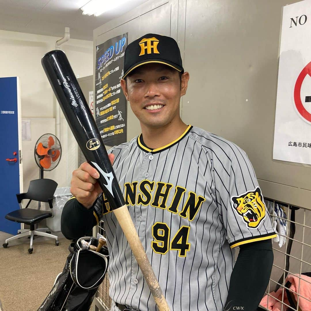 阪神タイガースさんのインスタグラム写真 - (阪神タイガースInstagram)「初回に貴重な追加点となるホームランを打った原口選手！ #ナイスホームラン #原口文仁 選手 #阪神タイガース  #イチにカケル！」9月23日 22時29分 - hanshintigers_official