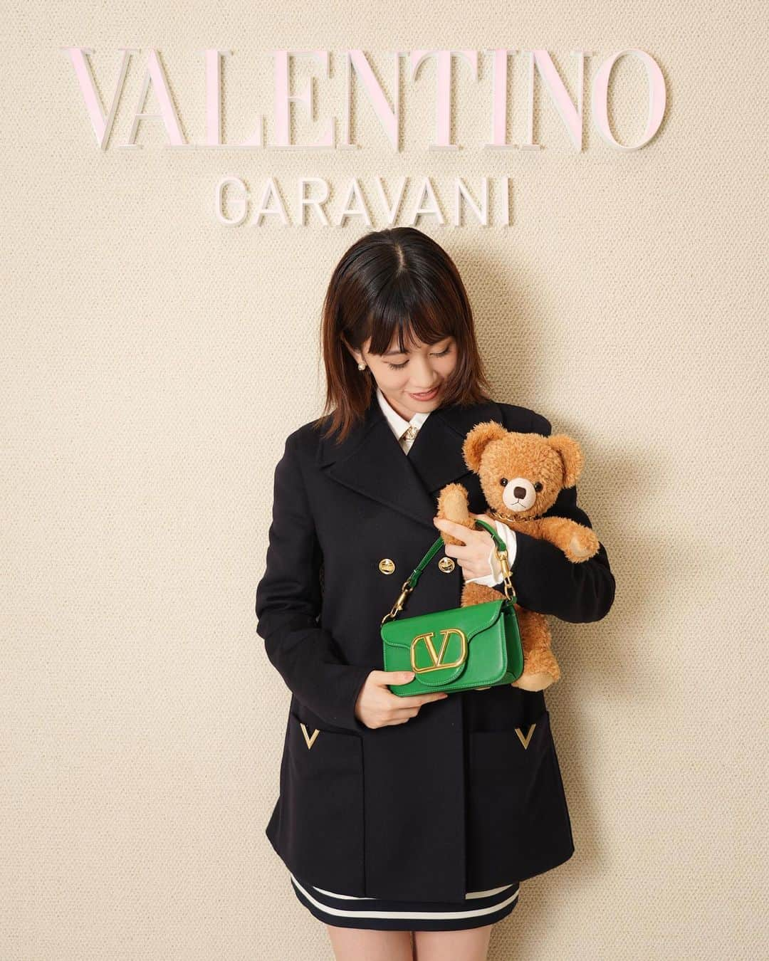 前田敦子さんのインスタグラム写真 - (前田敦子Instagram)「. #maisonvalentino  #RockstudPet のポップアップストアが 伊勢丹新宿店で9/27までオープン中です。 撮影で相棒をしてくれたスタディベア🧸や、 新作が先行で購入できたり、 写真も撮れたり凄く可愛い世界観ですよ💗 大阪、名古屋、福岡でも開催されるそうです！」9月23日 22時50分 - atsuko_maeda_official