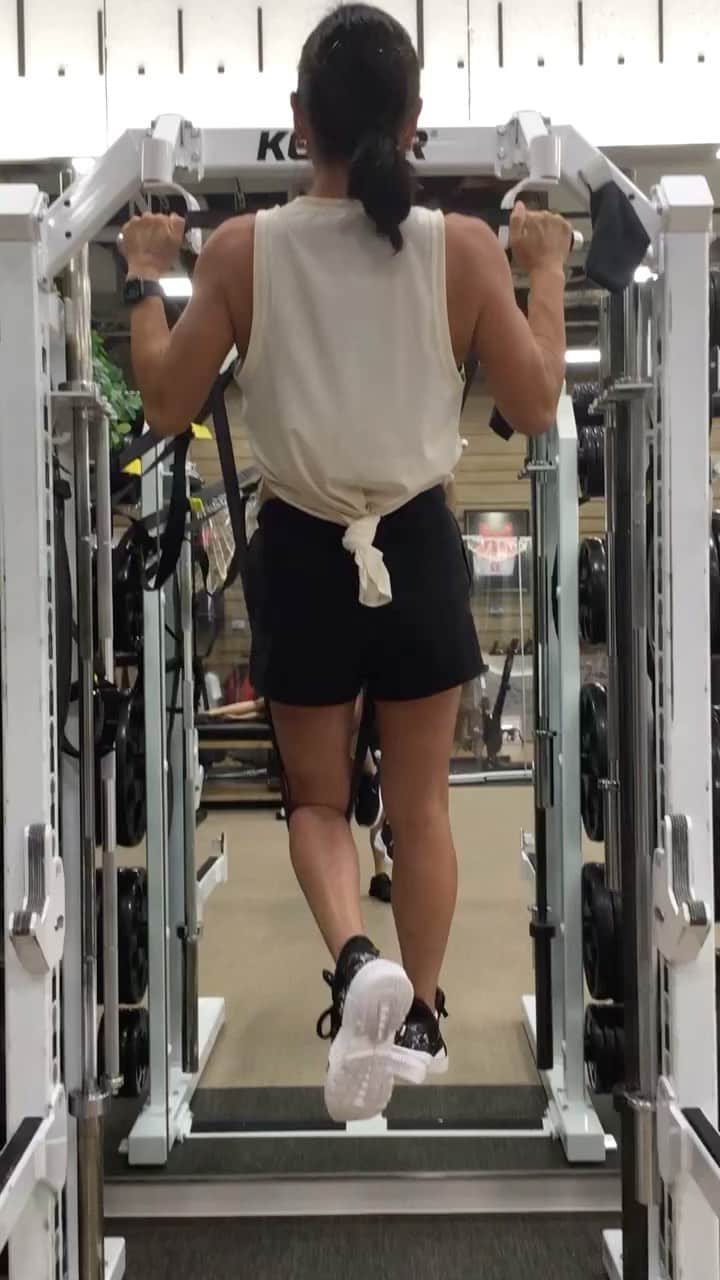 のインスタグラム：「トレーニングの日 @R-body_ official チューブが2本から1本に💪 降りる時に右肩があがっちゃう…  #伊達公子 #kimikodate  #テニス  #テニスプレイヤー #tennis  #tennisplayer #2022年9月23日 #2022 #2022年 #トレーニング #training #ワークアウト #workout #rbody #皇居ラン #皇居ラン1周 #5km #running #トレーニング後のラン #大手町 #プーマ #puma #pumajapan #プーマグラム #pumajapan」