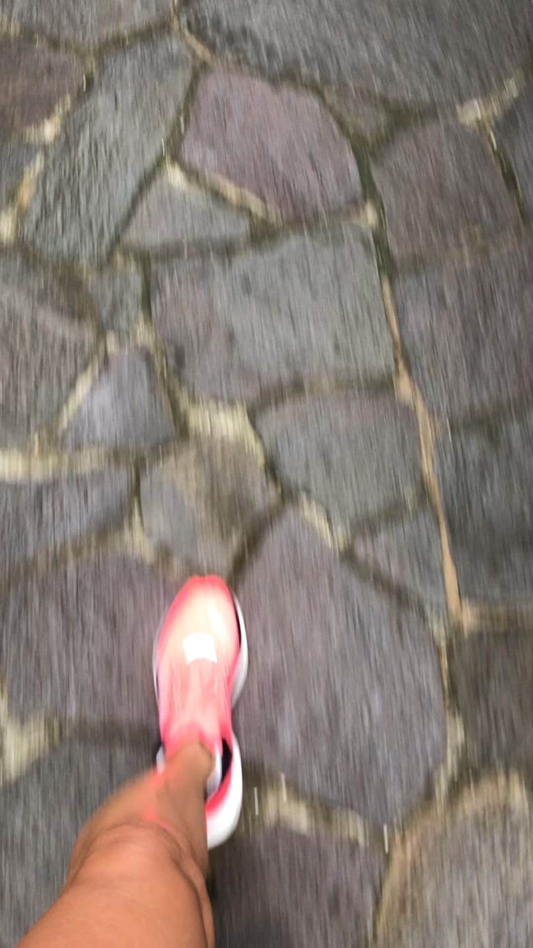 のインスタグラム：「なんとか小雨が時々降る中、皇居ランをやりきりました。💪 走れてよかったー。  #伊達公子 #kimikodate  #テニス  #テニスプレイヤー #tennis  #tennisplayer #2022年9月23日 #2022 #2022年 #トレーニング #training #ワークアウト #workout #rbody #皇居ラン #皇居ラン1周 #5km #running #トレーニング後のラン #大手町 #プーマ #puma #pumajapan #プーマグラム #pumajapan」