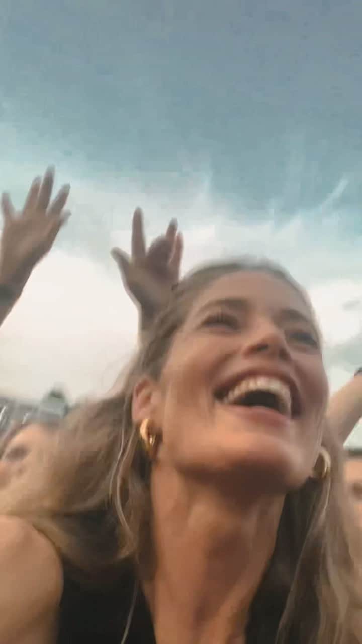 ドウツェン・クロースのインスタグラム：「I feel the earth calling us home Back to the heart to the wild unknown Humbled and gracious is where we belong One family one tribe can we all get along We call on the stars the rivers and trees We learn from the mountains The birds and the bees We gather this sangha Our roots grow down deep Beneath the surface beyond our beliefs We can come home Children don’t be afraid Life is your teacher so don’t run away Stay wild and free raise your hands up and pray This is our moment there’s only today Hey mamacita show us the way We’ll no longer hide from the shadows and pain We are alive We are awake We are the open and This is our faith. Song: mama by @samgarrettmusic & @molliemendoza_ ❤️」