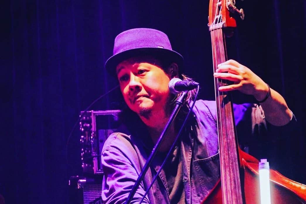 月に吠える。さんのインスタグラム写真 - (月に吠える。Instagram)「大森南朋 and The Old Blue Bandits“オトナゲナイト”〜ON LINE〜 ・出演：大森南朋＆THE OLD BLUE BANDITS ＜大森南朋（Vo& Gt& Harp）、塚本史朗（Gt）、和田建一郎（Gt）、湯浅 崇（Ba）、濵﨑大地（Dr）＞ ・日程：2022年10月8日（土） ・配信時間：サイトオープン18:30 / スタート19:00 ・料金：1500円（税込） ・チケット発売日：2022年9月8日17時〜 発売中だそうだ。  ・アーカイブ期間：10月9日〜10月15日23:59まで だそうだ。  プロフから チケット買えるそうだ。  #大森南朋  #塚本史朗 #和田健一郎 #湯浅崇 #浜崎大地 #THEOLDBLUEBANDITS #bluenotetokyo   よろしくお願いしますだ。」9月23日 23時58分 - tsukinihoeru.6960.naoomori