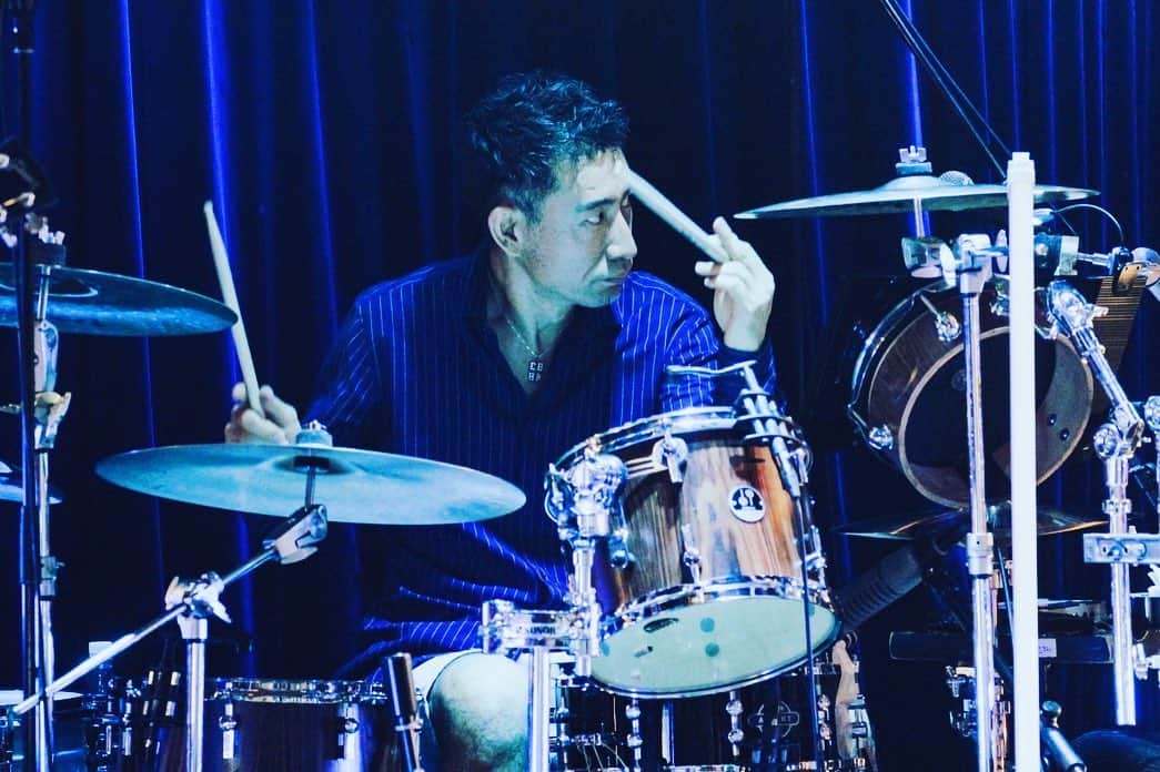 月に吠える。さんのインスタグラム写真 - (月に吠える。Instagram)「大森南朋 and The Old Blue Bandits“オトナゲナイト”〜ON LINE〜 ・出演：大森南朋＆THE OLD BLUE BANDITS ＜大森南朋（Vo& Gt& Harp）、塚本史朗（Gt）、和田建一郎（Gt）、湯浅 崇（Ba）、濵﨑大地（Dr）＞ ・日程：2022年10月8日（土） ・配信時間：サイトオープン18:30 / スタート19:00 ・料金：1500円（税込） ・チケット発売日：2022年9月8日17時〜 発売中だそうだ。  ・アーカイブ期間：10月9日〜10月15日23:59まで だそうだ。  プロフから チケット買えるそうだ。  #大森南朋  #塚本史朗 #和田健一郎 #湯浅崇 #浜崎大地 #THEOLDBLUEBANDITS #bluenotetokyo   よろしくお願いしますだ。」9月23日 23時58分 - tsukinihoeru.6960.naoomori