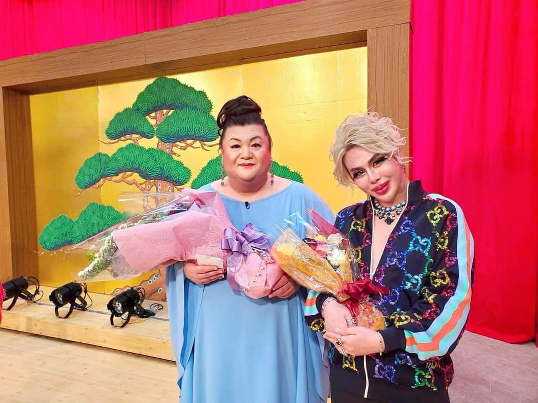 アレンのインスタグラム：「アウト×デラックス 最終回。 マツコさんと…💋✨  ヮタクシ🌹✨にとって、大切なお写真です…💎✨」