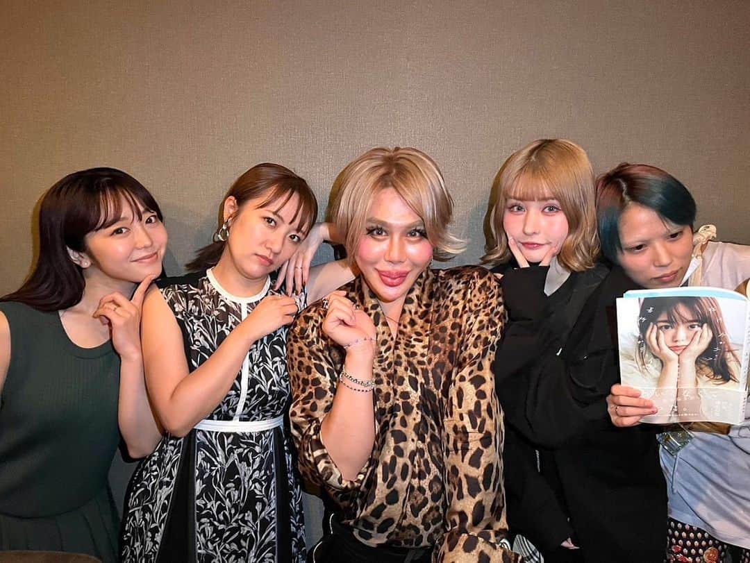 アレンさんのインスタグラム写真 - (アレンInstagram)「たかみな✨峯岸ちゃん✨戦慄ちゃん✨木下百花ちゃん✨  ㌧でもなぃメンバーリｧ❤️で、恵比寿でお食事会🍴✨💎  🌹✨最高級 人生✨🌹  またスケジュール合わせて皆で、ご飯行けますよゥッに…💋✨💓」9月24日 0時30分 - allen_japan_official