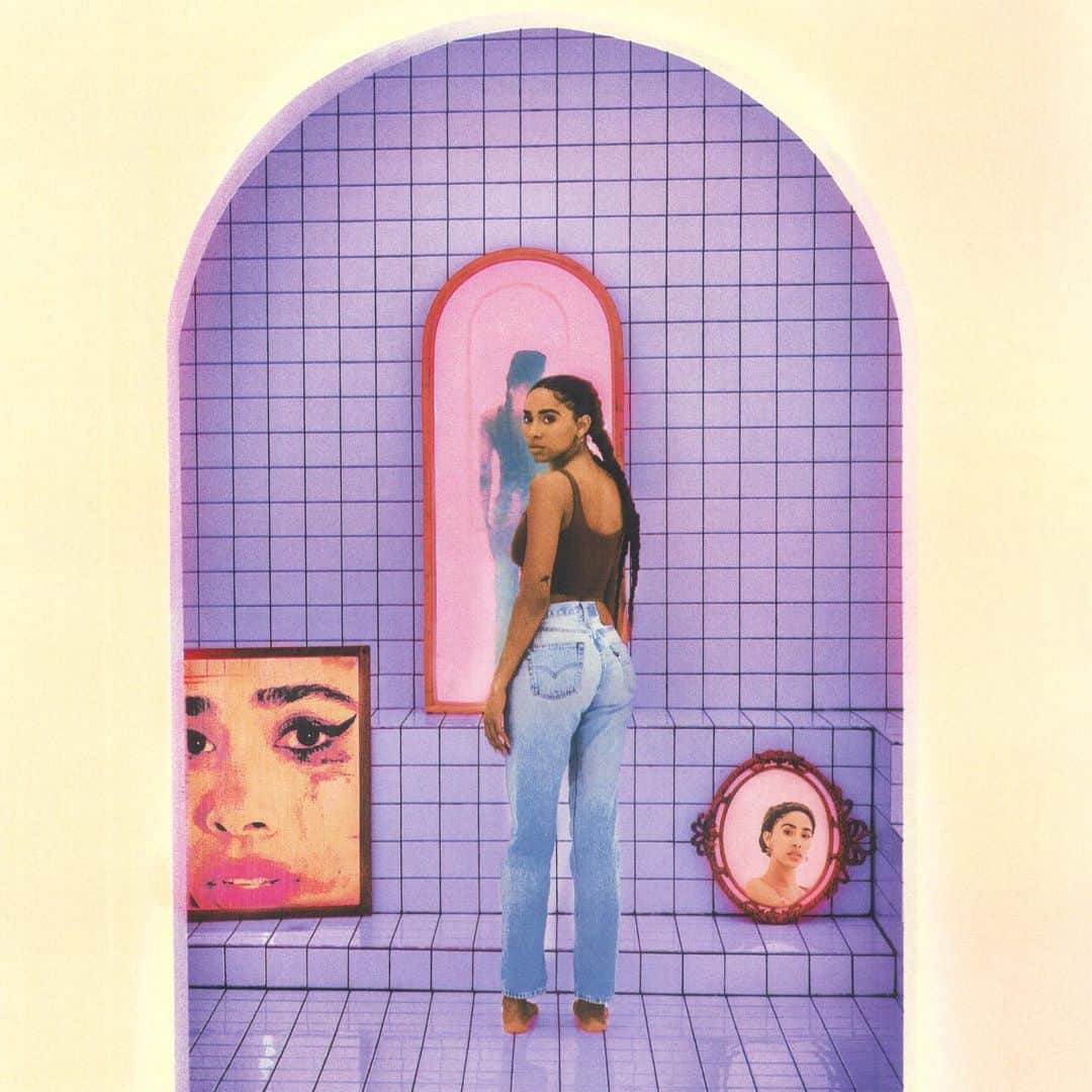 のインスタグラム：「“NOT MYSELF” IS OUT FOR ALL TO HEAR This song has been in my Dropbox for years, it took a lot of courage to release it, it’s very Emotional for me and tender. This song is about struggling to find myself in an unsustainable relationship yet still fighting for it and not wanting to let go. I hope you find peace in this song and remember to always be yourself ✨  Thank you to everyone who helped put this together❣️✨ @mollymoore  @brandyn  @santellegrino  @sonymusicde  @kaykay  @columbia_de  @tmwrk」