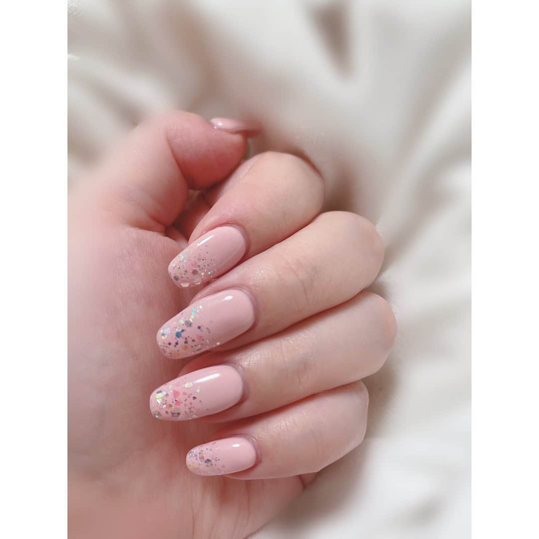 西村ニーナさんのインスタグラム写真 - (西村ニーナInstagram)「今回はちょい早めに変えた💅🏻✨ピンクベースにホロ載せてもらって今回もかわでしっ👼🏻💕」9月24日 12時37分 - nishimura_nina