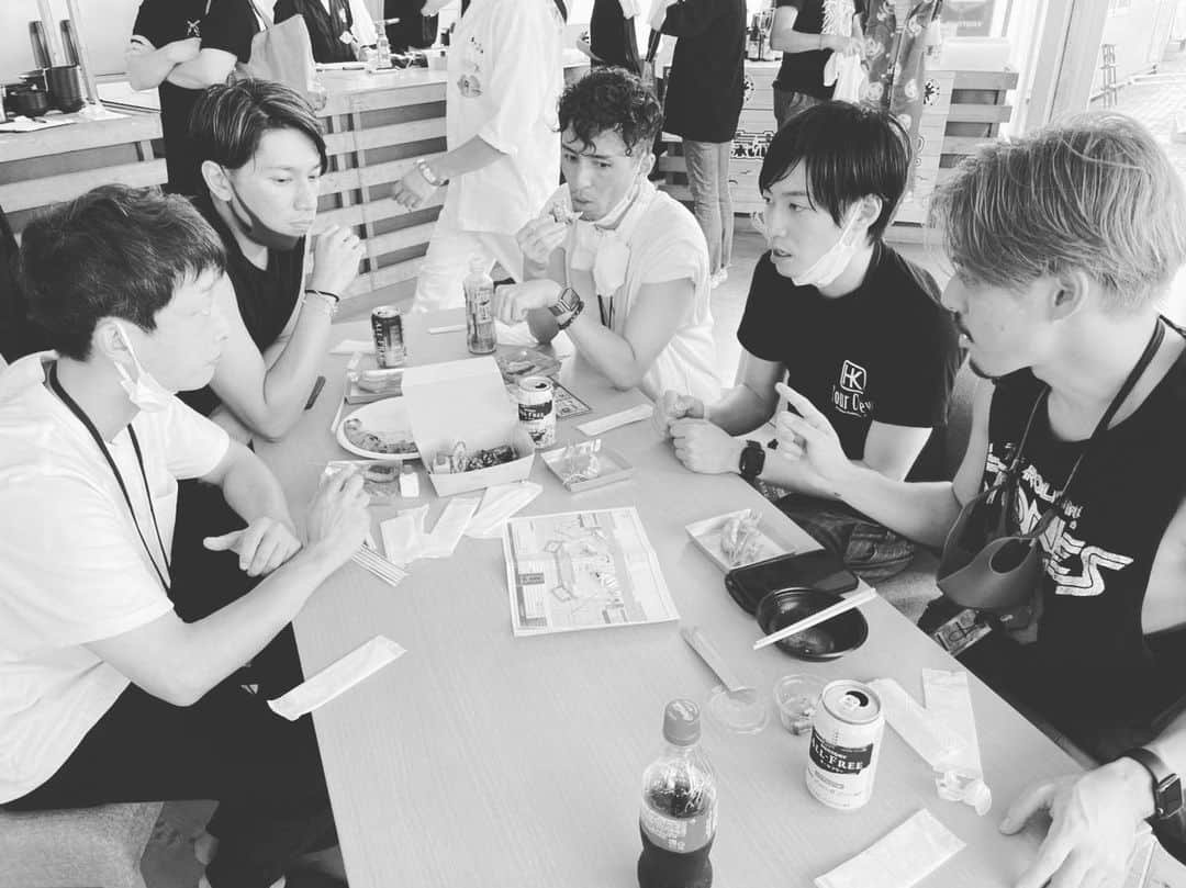 山本佳志さんのインスタグラム写真 - (山本佳志Instagram)「Kishidan EXPO ④ I I I I I 立ち位置や構成が少し変わると聞いて全員の食欲が無くなった瞬間😏笑 急に現実に引き戻されて次第に表情から笑顔がなくなり、緊張感が増してきている4人の顔。  #氣志團万博 #KIINA #HKdancers #氣志團万博最高かよ」9月24日 11時38分 - keishi_show_wa