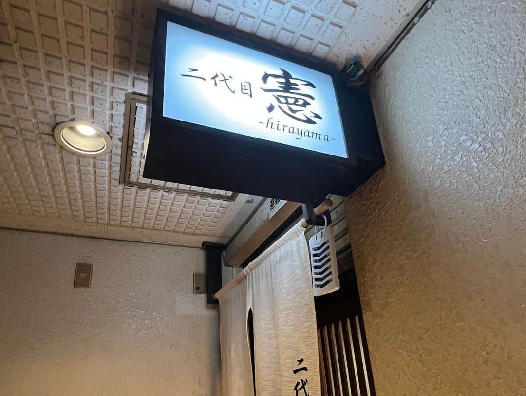 たつをさんのインスタグラム写真 - (たつをInstagram)「とある晩御飯 ・ カツヲが美味し過ぎて、ウマーウマー言い過ぎてしまう店です。 ・ 店主の地元である高知県直送の鰹の藁焼きが一押し、ぶっちぎりで美味しいです。 ・ 店名: 二代目憲-hirayama- 住所: 大阪府大阪市中央区東心斎橋2-4-6 さよかビル 2F 電話: 06-4708-8233 営業: 18:00～24:00(L.O 23:30) カツオが売り切れ次第閉店 休み:日曜日 ・ 高知県土佐料理をご堪能あれ！ カツオがなくなると閉店となるので予約必須のお店です！ ・ #二代目憲 #大阪 #心斎橋 #オススメのお店 #とある晩御飯  #カツオ #高知 #藁焼き  #カツオのたたき  #居酒屋 #日本酒 #土佐 #初鰹 #晩御飯 #ごり #唐揚げ #天ぷら」9月24日 12時19分 - tatsuwo31