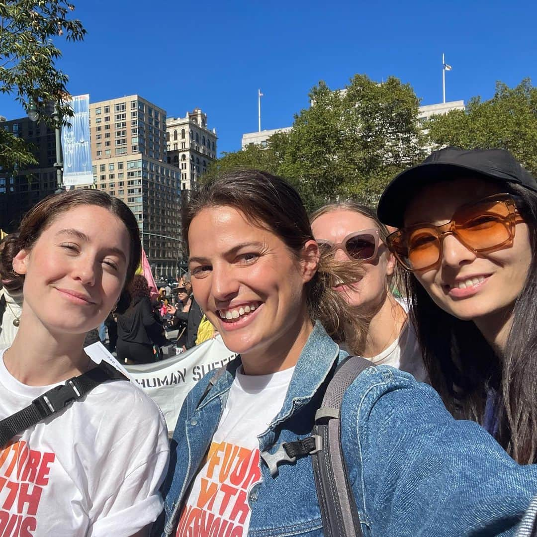 キャメロン・ラッセルさんのインスタグラム写真 - (キャメロン・ラッセルInstagram)「An honor to march with @globalalliancet @guardianesbos and the @modelactivist crew. Fashion industry—be in solidarity with the frontlines and sign a leather moratorium refusing to support deforestation of the Amazon. McDonald’s did it with soy and it worked. No excuses! We must stand with the #guardiansoftomorrow. #supplychange #fridaysforfuture」9月24日 3時35分 - cameronrussell