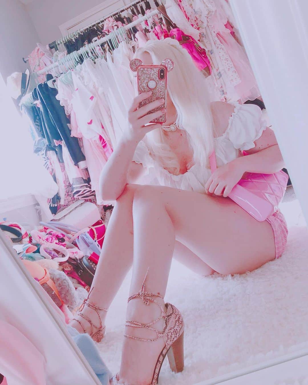 Elizabunnii エリザバニーのインスタグラム：「🎀💝I lost the bows that were on these Barbie shoes at an Alyssa Edwards show & I almost passed out just before her first set bc my wig was huge & I was suuuuper dehydrated good times good times💝🎀  #agejo #agejogyaru #gyaru #gyarufashion #preppy #ギャル #ギャルコーデ #ガーリー #ガーリーコーデ」