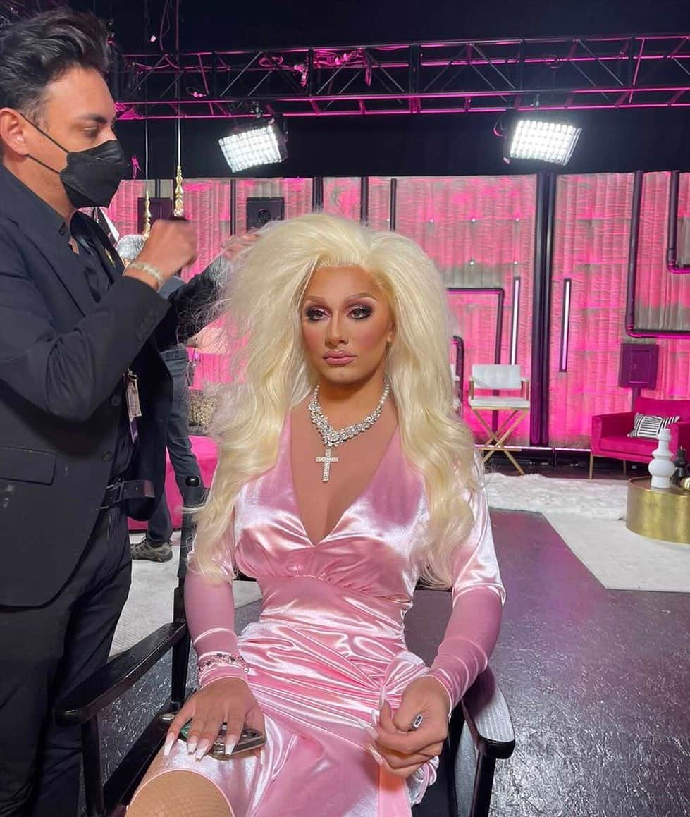 マーク・インデリカートのインスタグラム：「I’m an enigma wrapped in a riddle….and cash 💰   SNATCH GAME AS @theprettymess on #CelebDragRace !」