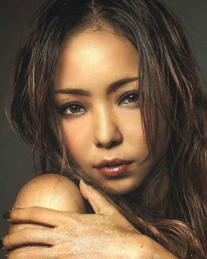 安室奈美恵　ファンアカウントさんのインスタグラム写真 - (安室奈美恵　ファンアカウントInstagram)「沖縄花火イベの時に強風で砂まみれになったの思い出したぁ〜🌺😆🌺雨も風も凄かったなぁー🤣大変だったけど楽しかったよ🤭いろんな場面でも楽しまなきゃ🤘✨Japanese great songstress "NAMIE AMURO"✨ ✨Please enjoy her wonderful song and dance✨  #安室奈美恵 #namieamuro #amuro#namie #music#live#style #beauty#cute#happy #smile#笑顔#peace #かわいい#大好き #love#singer#diva #swag#cool#tbt #fashion#nature#hair #dance#安室ちゃんしか勝たん #friends」9月24日 9時36分 - namie_amuro_love2000