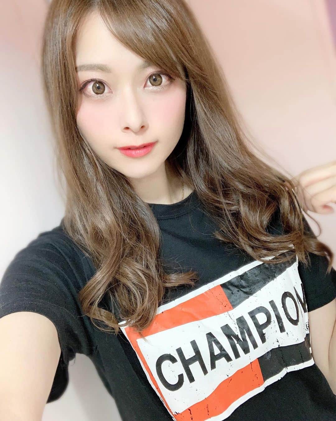 のインスタグラム：「#おはようございます  Tシャツ女子いかがでしょうか？？  #チャンピオンガール #チャンピオンガール2022 #イメージガール #高身長　#高身長女子  #脚フェチ  #美脚になりたい 　#172cm #モデル　#撮影会　#被写体　#japanesegirl  #ビジョビ #レースクイーン #ラウンドガール」