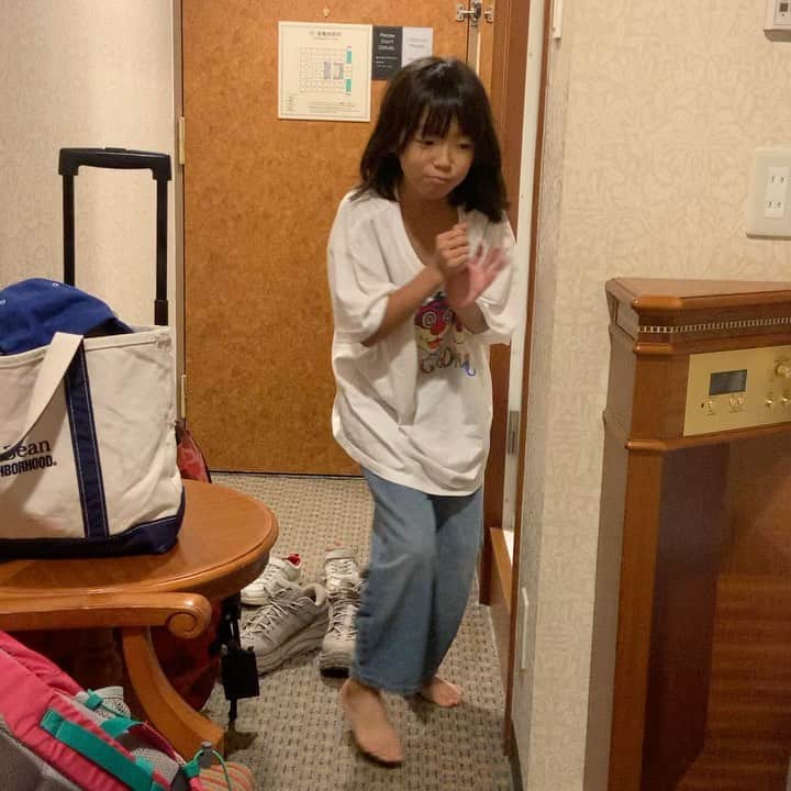 Boseのインスタグラム：「ホテルに着いたらまずこの儀式w」