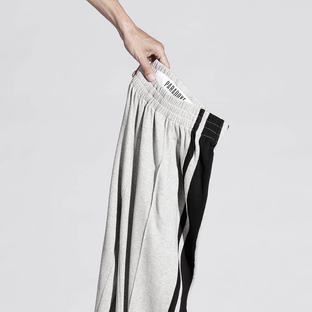 GILTのインスタグラム：「Luxury Archive Collection by GILT "PARADOXE"  23ss Rick Owensのコレクションでコラボレーションが発表され注目される新進気鋭のパリ発ブランド。 ラグジュアリーストリートにクチュールを加えた新しいスタイルを提案する。  #giltjapan #gilt #paradoxe #paradoxe_paris」