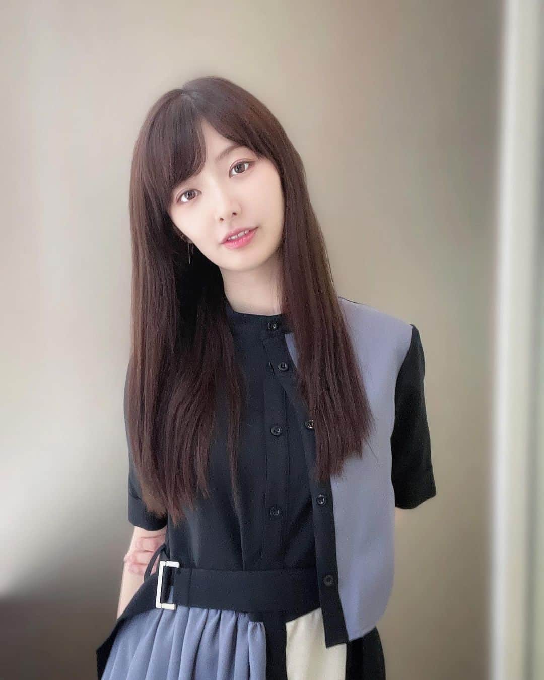 のインスタグラム：「#オンラインお話し会 ありがとうございました💙 湿気で髪がうねうね。 . . #AKB48 #私服 #unitedtokyo #ワンピース #ootd #idol」