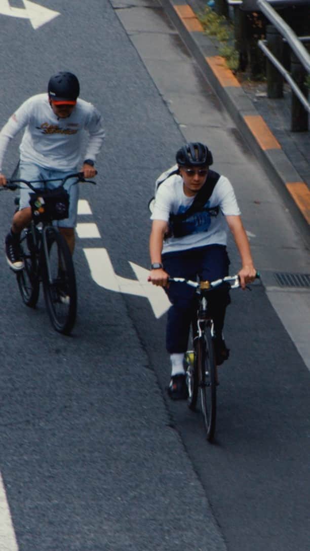 Olliemagazineのインスタグラム：「. 街に出る楽しさを教えてくれる 自分だけの個性を投影した一台 -SHIMANO -  久しぶりに通りかかったお店が突然無くなってたいたり、逆に新しいビルが建っていたり、 街が時代と共に変化し続ける様に、自転車の流行もここ数年急激に変わった気がする。最近は単におしゃれだからとか、乗りやすいからとか、もっと自由に自転車を楽しむのが気分で、それが何よりもストリートでは大切なこと。DIYなマインドを表現し続ける2人と、パーツから自転車カルチャーを支え続けてきた 〈SHIMANO〉 が共鳴する、自分だけのスタイルを宿した特別な一台が知りたい。  WEBサイトにて記事公開中。  プロフィール欄からURLをチェック！  Photograph_Cho Ongo Videograph_Kei Doguchi」