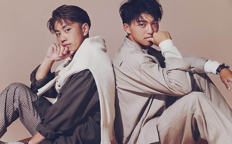 荒木遼太郎のインスタグラム：「. たまには、違う一面も見てね〜📸  FC東京戦で雑誌やグッズも販売するので是非！  #oggi  #鹿島アントラーズ  #荒木遼太郎」