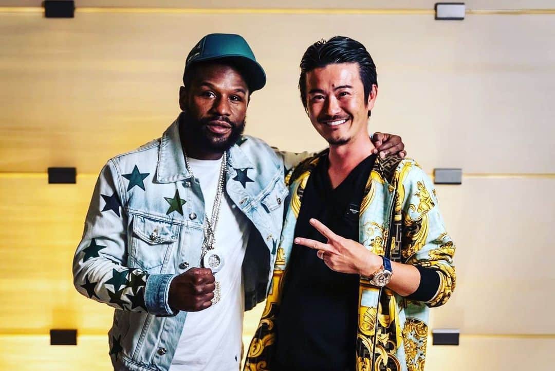 佐々木健二のインスタグラム：「@floydmayweather  彼は最高のファイターで最高なビジネスマンです. お笑いのセンスも持ち合わせているのも好き♡ #rizin」