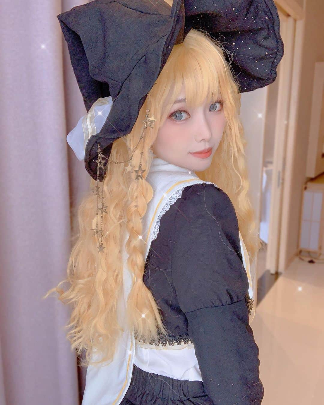 Elyのインスタグラム：「MARISA★ Day2 in Nippon Oi event!  Nippon Oiの2日目です☆久々の東方コスプレ✨  魔理沙✨ 活動第二天～好久沒出東方啦🥰  #ely #cosplay #cosplay #touhouproject #marisakirisame #marisa」