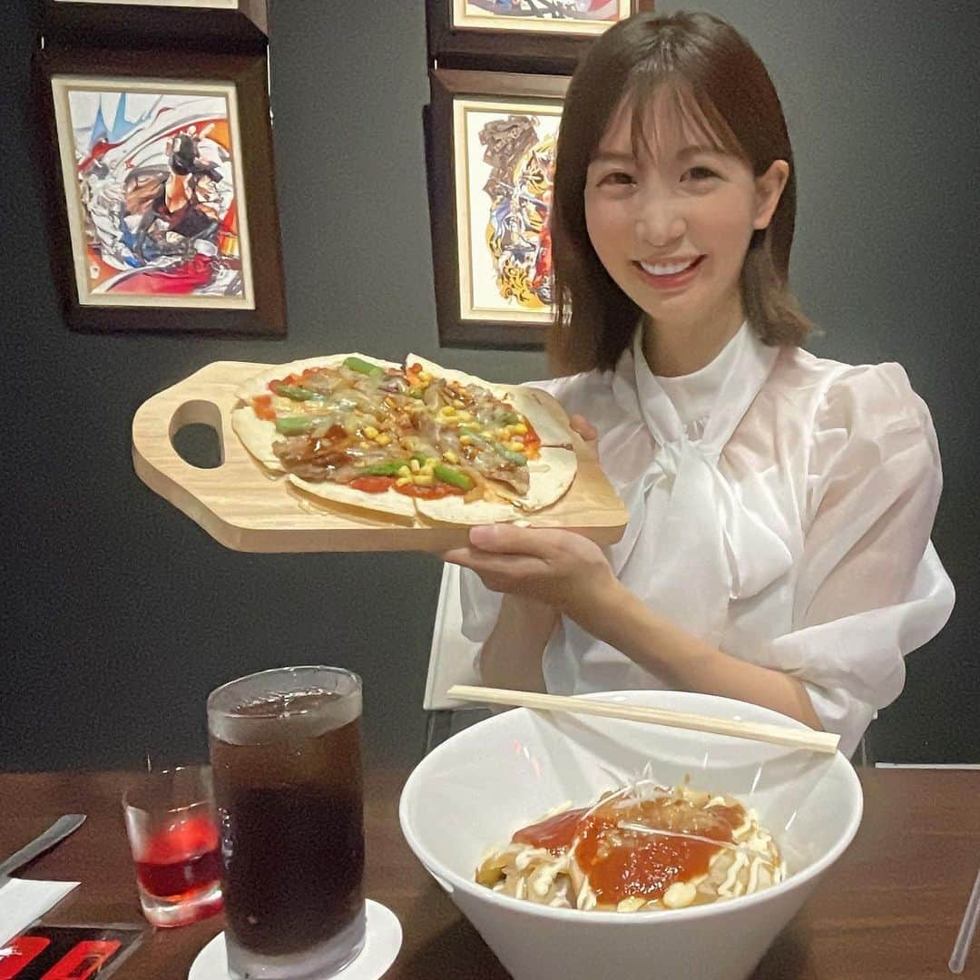 のインスタグラム：「今日は長友愛莉ちゃんと秋葉原で開催中の「 #GGST 」×「秋葉原トークライブ BAR from scratch」コラボBARに行ってご飯を食べてきました😋🍴✨️  ギルティの音楽やグッズに囲まれて楽しい時を過ごしました(*´꒳​`*)✨️✨️  #guiltygear #cafe #秋葉原」