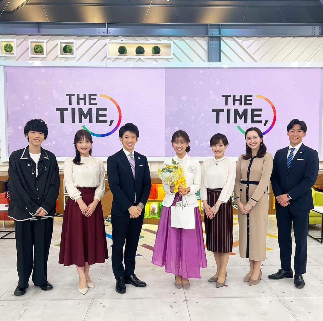 山下佳織さんのインスタグラム写真 - (山下佳織Instagram)「TBSの朝番組『THE TIME’』『THE TIME,』を卒業することになりました。  いつもあたたかいコメントで見守ってくださり、感謝の気持ちでいっぱいです。  泣いて笑ってあっという間の1年、 本当にありがとうございました。  社会に貢献できる人になれるよう、引き続き精進してまいります。  #thetime_tbs #卒業  #ありがとうございました   #気象予報士 #山下佳織」9月24日 17時57分 - yama0130kaori