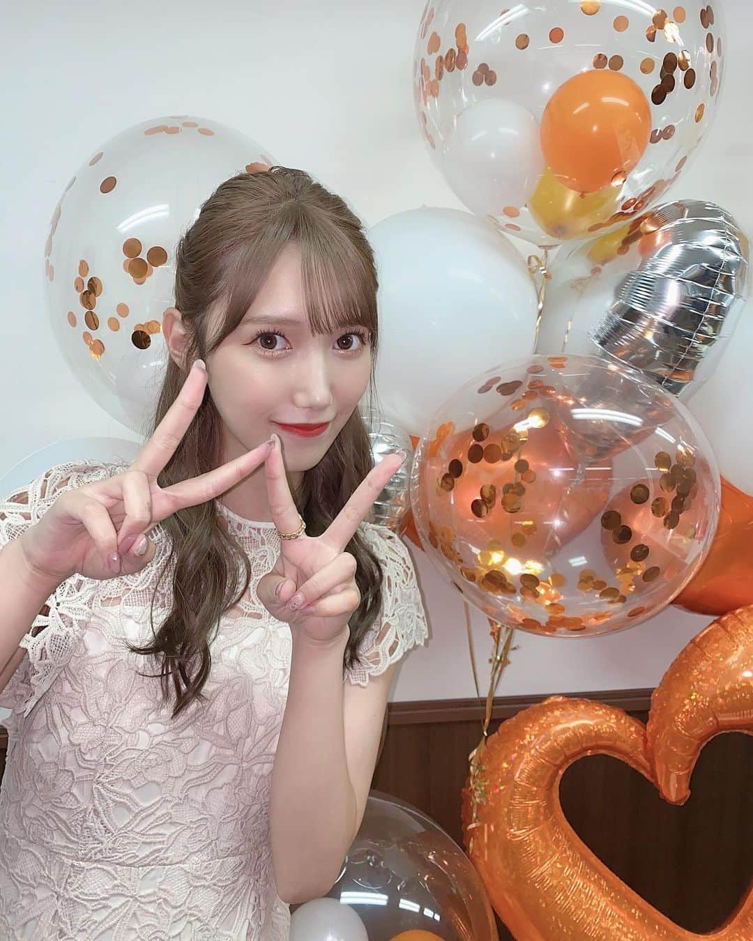 のインスタグラム：「. 22歳の生誕イベント 延期になってた東京が無事終わりました👏 . 沢山の方が来てくださって 嬉しかったです、、、 メンバーの皆んなもありがとう🥲 . 引き続きよろしくお願いします！ . #22歳 #もうだいぶ過ぎてますが #生誕祭」