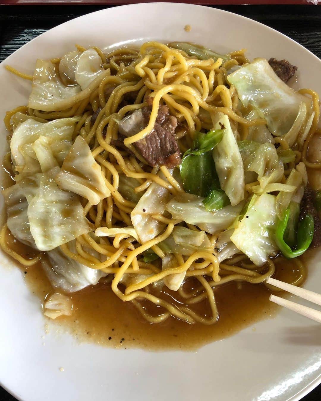 加藤紀子のインスタグラム：「一年ぶりのローメン😋  アツアツ美味しいを運んでもらってから、さらに自由に味変させてくれる懐の深さ。  今年も大好きな中川村に来たぞー！の味。」