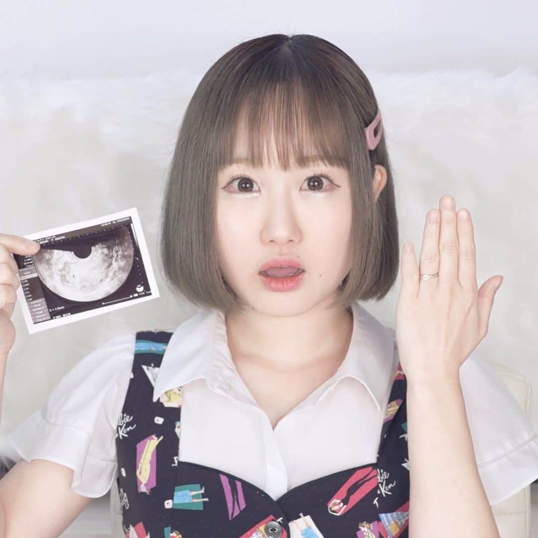 みのりんのインスタグラム：「Hi guys!! I am here to tell you guys that I am pregnant and engaged!!!  If you want to know more about it, don’t forget to check my YouTube video 🥳🥳🥳  いつも応援していただきありがとうございます！ この度、婚約と妊娠しました！今後も動画で色々とご報告させてください。 😌😌😌」