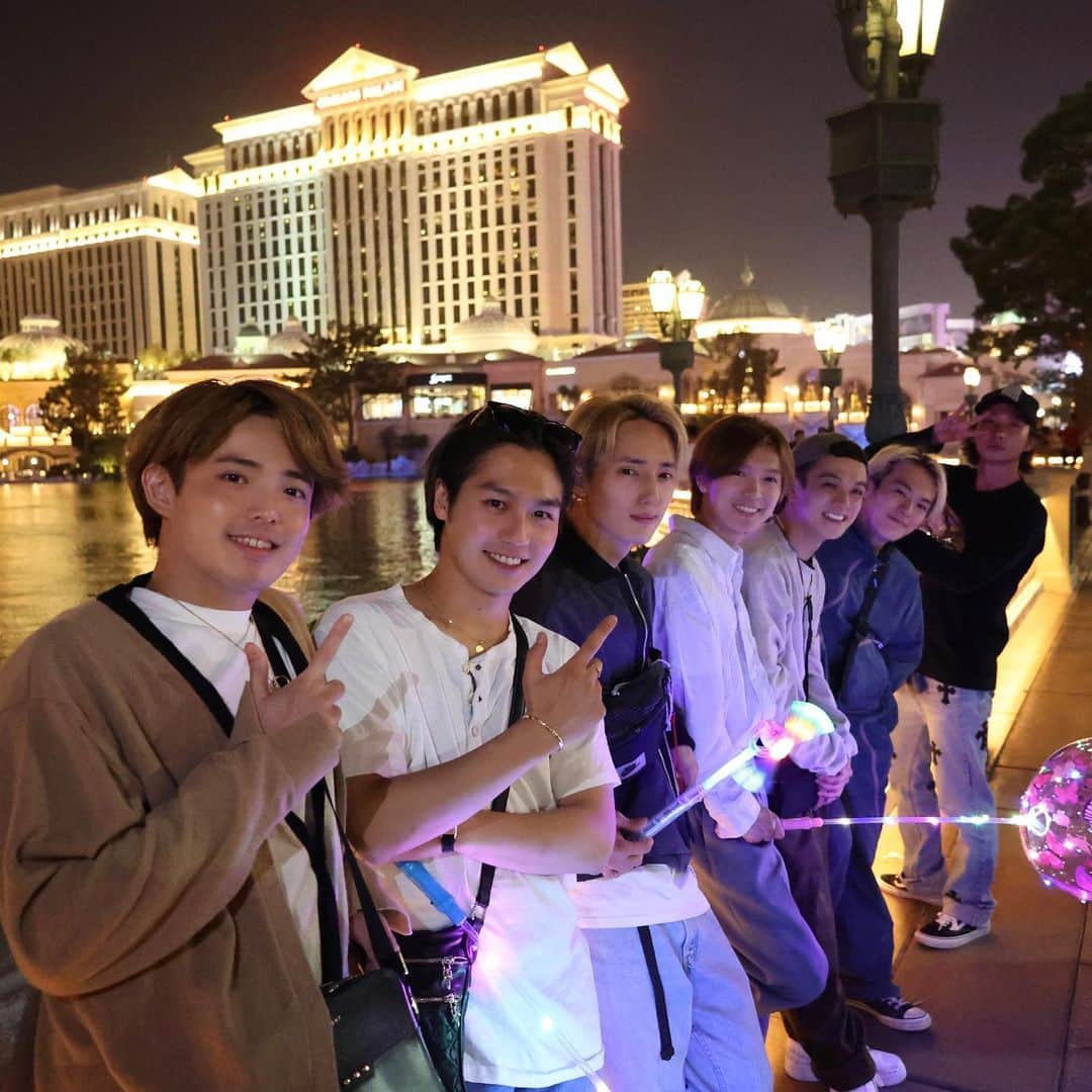 Travis Japan（トラジャ）さんのインスタグラム写真 - (Travis Japan（トラジャ）Instagram)「⁡ ⁡ We took this photo when we went to Las Vegas in May!! It was such a wonderful place🌃⛲️✨ ⁡ ラスベガスに行った時の思い出写真!! とても素敵な場所でした🌃⛲️✨ ⁡ #TJgram #HollywoodTJ #Johnnys #TravisJapan」9月24日 23時18分 - travis_japan_official