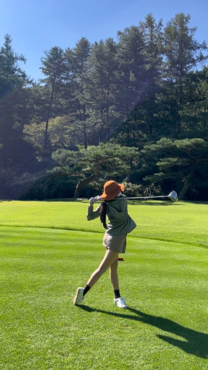 ハン・ジウンのインスタグラム：「반성하고 내일은 꼭 연습장 가야지☹️」