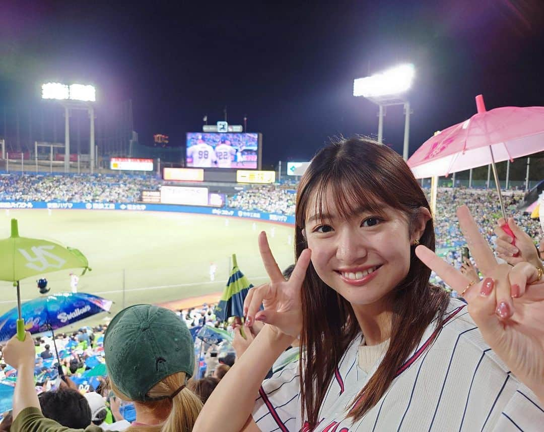 村上なつみさんのインスタグラム写真 - (村上なつみInstagram)「M2！  試合前、グラウンドに大きな水たまりができていたのですが、スタッフの方々のおかげで無事に現地で観ることができました😌 本当にありがとうございます🙇🏻‍♀️  #すわほー  #ヤクルトスワローズ #スワローズ #野球観戦 #野球女子 #野球応援  #神宮球場 #明治神宮野球場」9月25日 0時15分 - natsumi__murakami