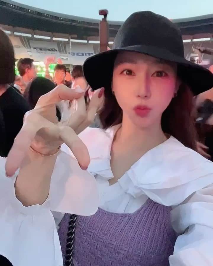 ハン・ジウンのインスタグラム：「✨ 밤새구 골프치규,바로 울트라코리아🫠 아 긍데 너무 신나는거이찡>ㅁ< 내년에도 가야지 할모니되서도 가야지!!👵🏻💜」
