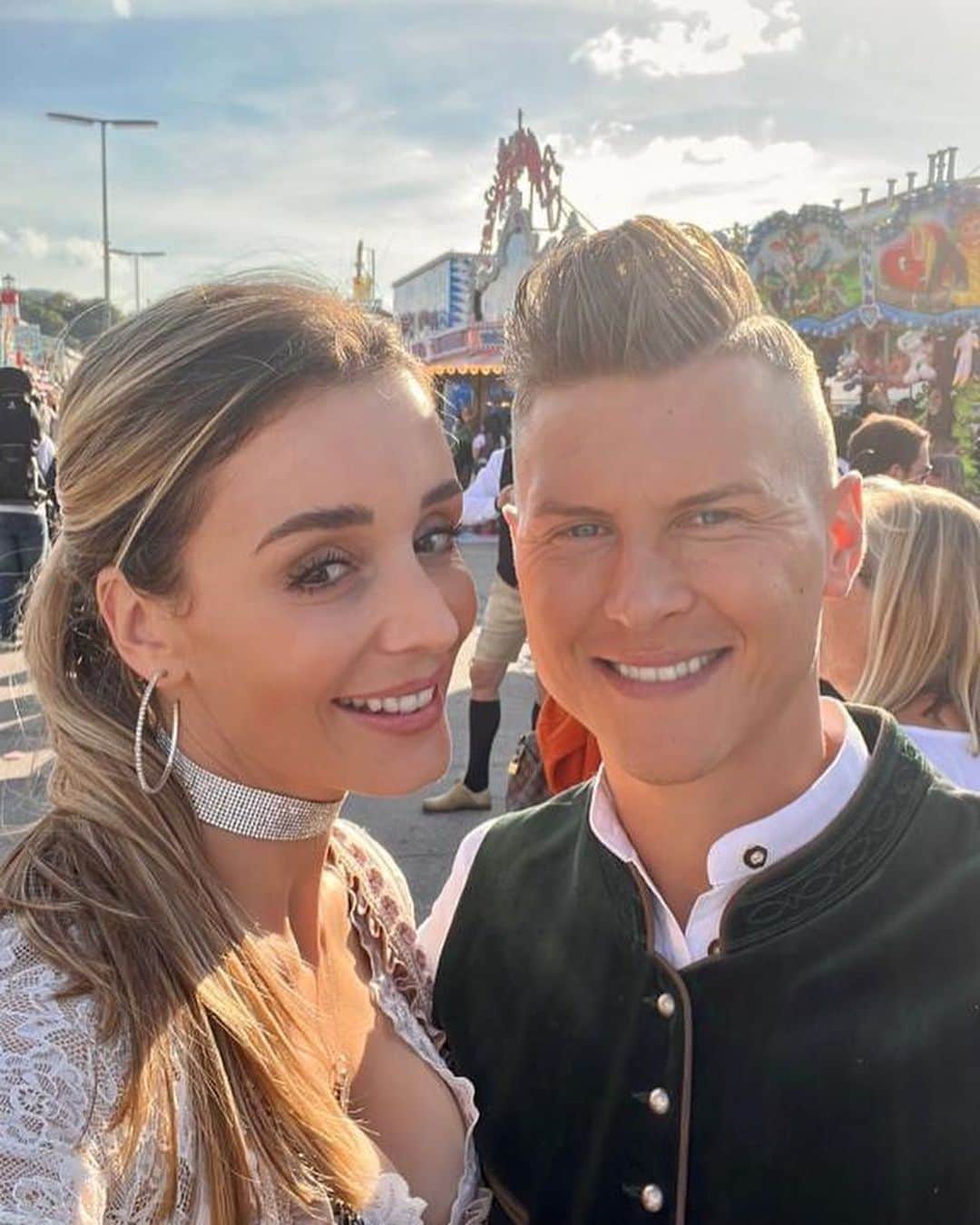 マティアス・オストルツォレクさんのインスタグラム写真 - (マティアス・オストルツォレクInstagram)「O‘zapft is! 🥨🍻🎡  #oktoberfest #gaudi」9月25日 1時30分 - ostro_90