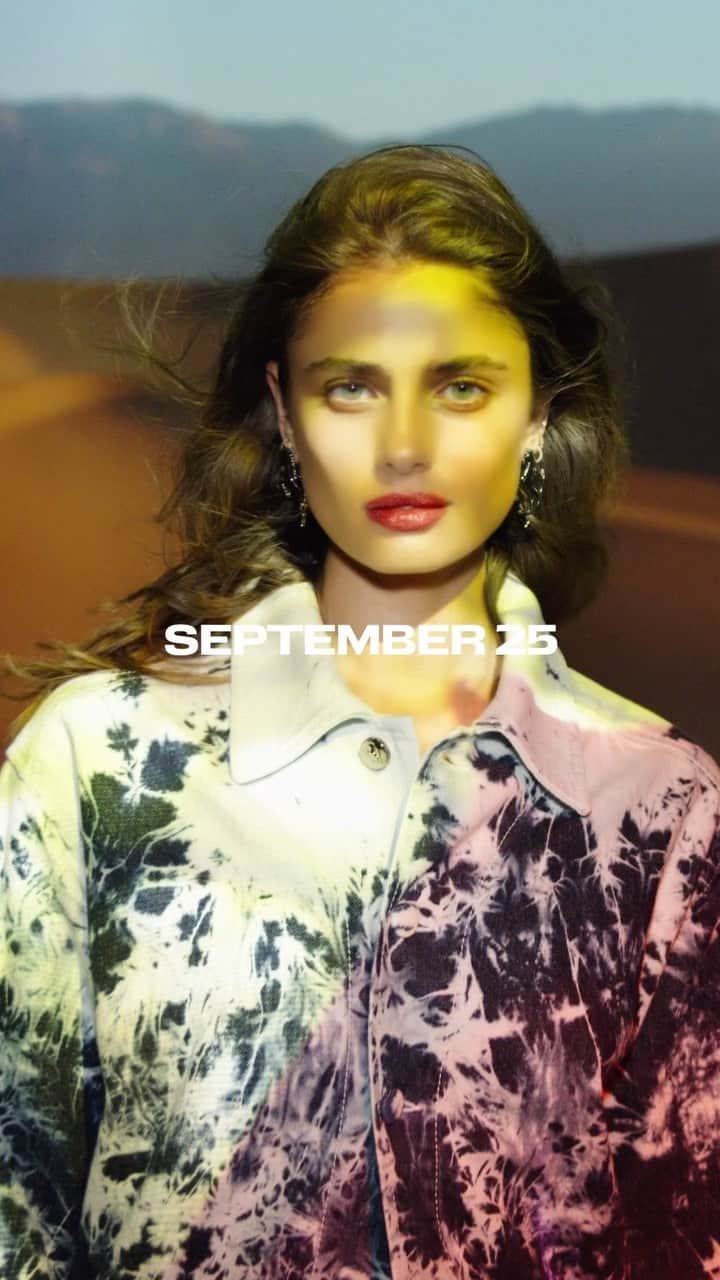 テイラー・ヒルのインスタグラム：「Tomorrow @ferraristyle @ferrari」