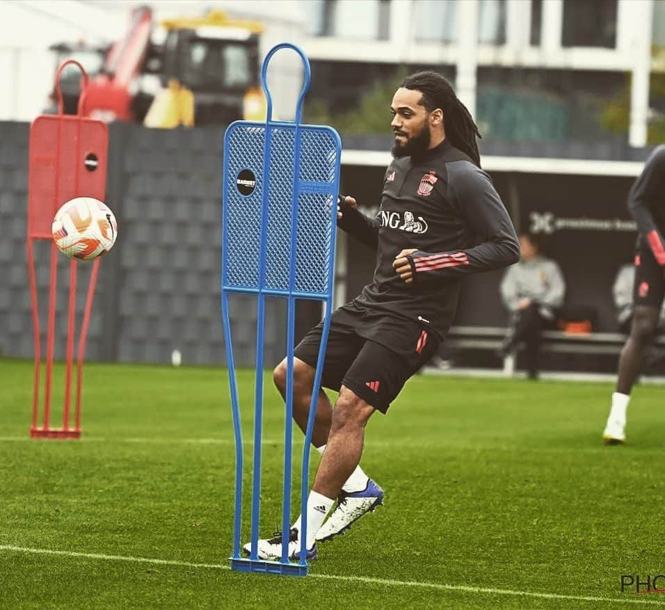 ジェイソン・デナイヤーさんのインスタグラム写真 - (ジェイソン・デナイヤーInstagram)「⚽️」9月25日 5時03分 - jason_denayer