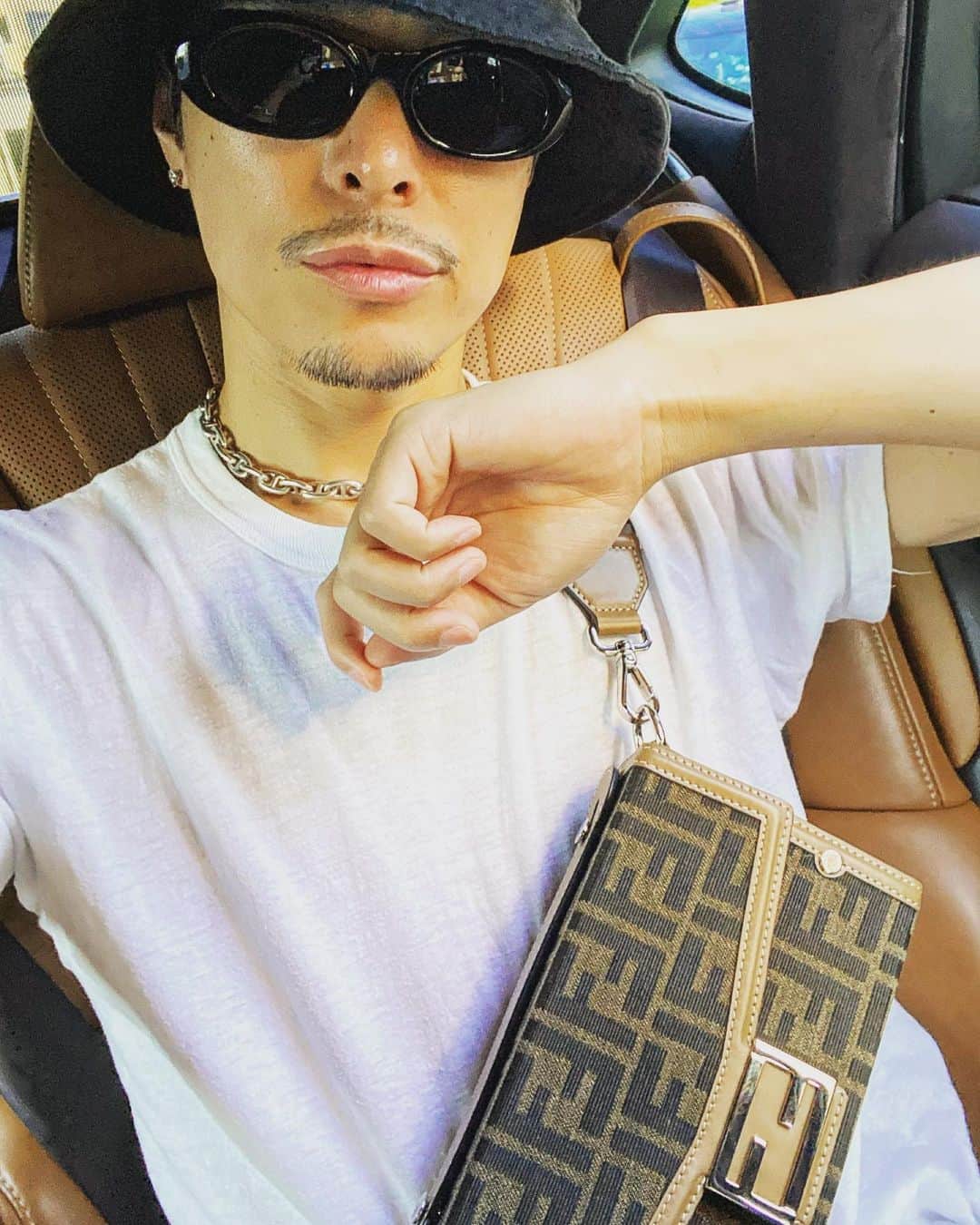 今市隆二のインスタグラム：「素敵な週末を✨✨  #清々しい天気 #切なさもあるね @fendi」
