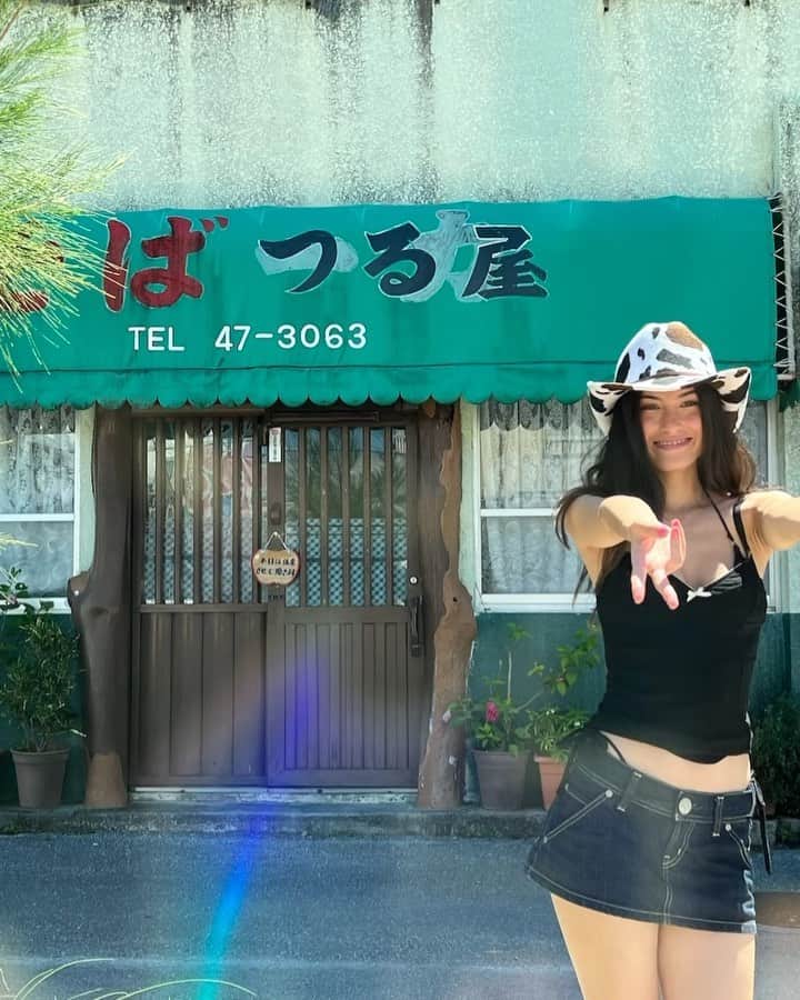 野口ジュリのインスタグラム：「sobrancelha sempre franzida 🐛」