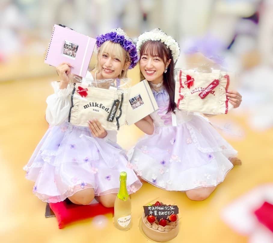 松本莉恋のインスタグラム：「大好きなメンバーたちからのサプライズとプレゼント😭😭😭😭 これからもずっとずっとなかよし。」