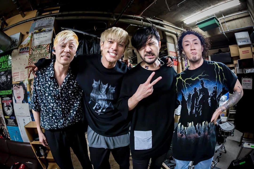 松尾光次のインスタグラム：「One Way Street国内公演無事終わりました 出てくれた全てのバンドに最大の感謝とリスペクトを🔥 本当にありがとうございました。  2月から4人でスタジオ入って切磋琢磨して来ました。 無事に一区切り出来ました。 悩んだりもあるけど、 沢山の人たちに支えられてここまで来れました。 まだまだこれから進化を続けていこうと思ってるので、これからもよろしくです🔥  次は韓国公演とExtra Show 🇰🇷 ◆10月22日(土) One Way Street-KOREA- HOGDAE ROLLING HALL  ◆11月5日(土) One Way Street-Extra Show- Shibuya THE GAME  photo by @takashi_konuma  #COZI #OneWayStreet」