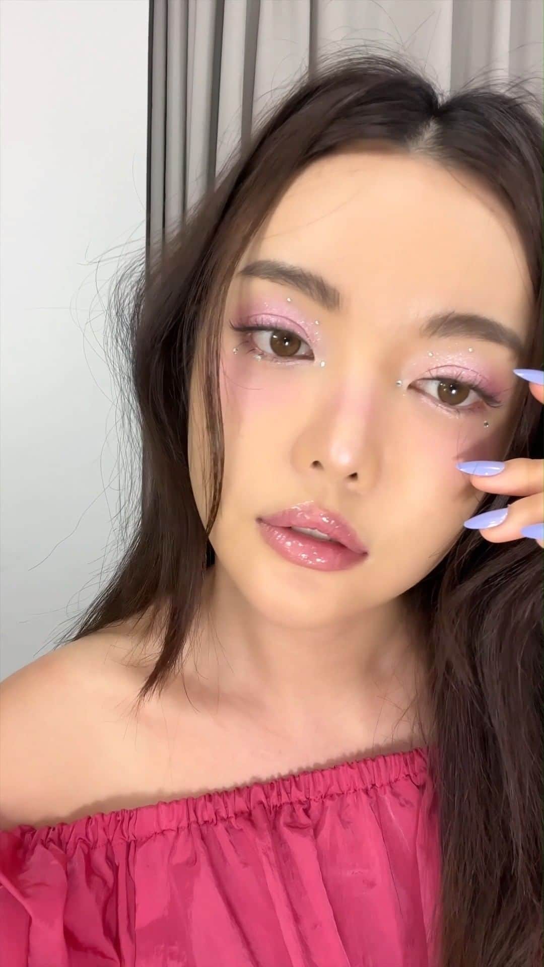 Official STYLENANDAのインスタグラム：「두 눈에 보석이 콕콕 Jewels on your eyes💎  📸 @__jin___jin__ 👁 3CE New Take Eyeshadow Palette # Creative Filter 👗 3CE Stylenanda Pre-fall Collection  🔖 Tag #houseof3ce @houseof3ce and share your #MOTD and #OOTD with us!  #3CE #3CE스타일난다 #3CEStylenanda #3CENewTake #3CE뉴테이크 #FindYourOwnTake #houseof3ce」