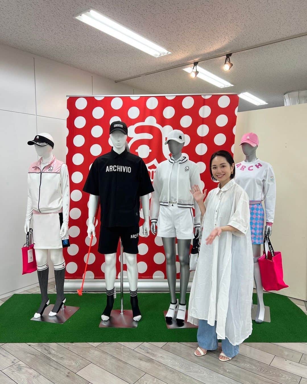のインスタグラム：「先日！ 展示会にお邪魔してきました⛳️✨  私がゴルフを始めた時、 一番最初に「かわいい！」と惹かれたのが 「Archivio(アルチビオ)」でした🥺✨ @archivio.official_online   当時はお金なくて買えなかったんだけど😂 ずっと、憧れのブランド。 展示会にお邪魔できて嬉しかったなあ✨  そして、ついに！！！ 憧れのアルチビオをオーダーしちゃいました🙈✨ デビューだあああ！！！  届くのが楽しみです🙌 来年はたくさんゴルフもしたいなあ⛳️✨  #ゴルフ女子 #ゴルフウェア #archivio #アルチビオ #ゴルフコーデ #フリーランス女子 #寺田有希 #teradayuki」