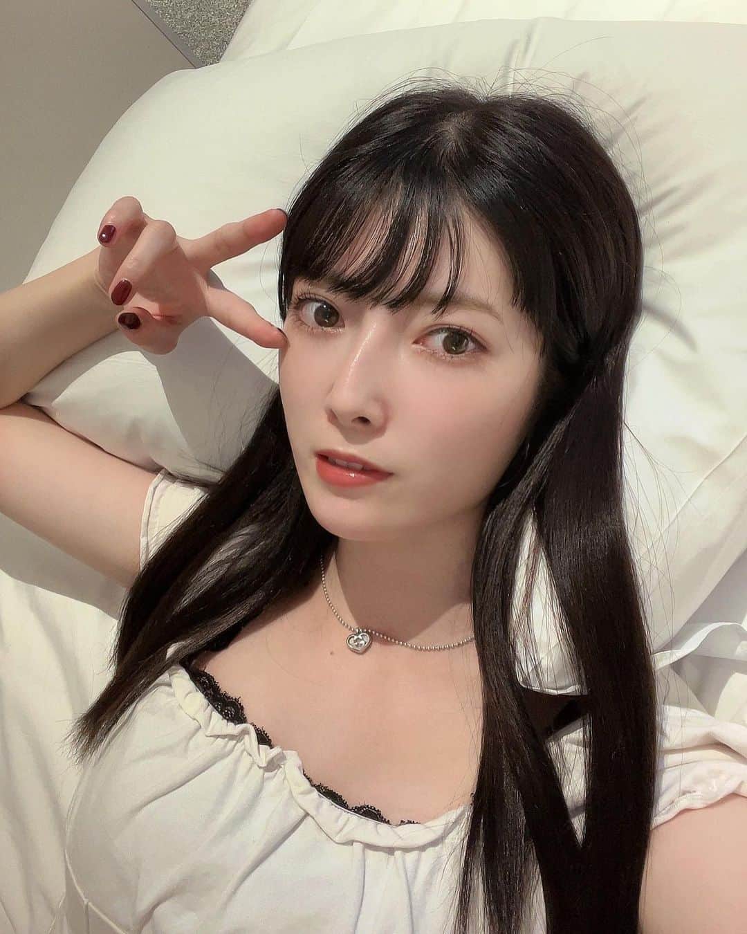 日下部美愛のインスタグラム：「おはようございます🫶🏻 みんな今日はなにするの〜 ⁡ ⁡ #selfie #黒髪 #黒髪ロング  #動漫 #粉我 #角色扮演 扮演 #时装 #时装模特 #自拍 #animegirl #instagood #followforfollowback #japan  #idol #followme」