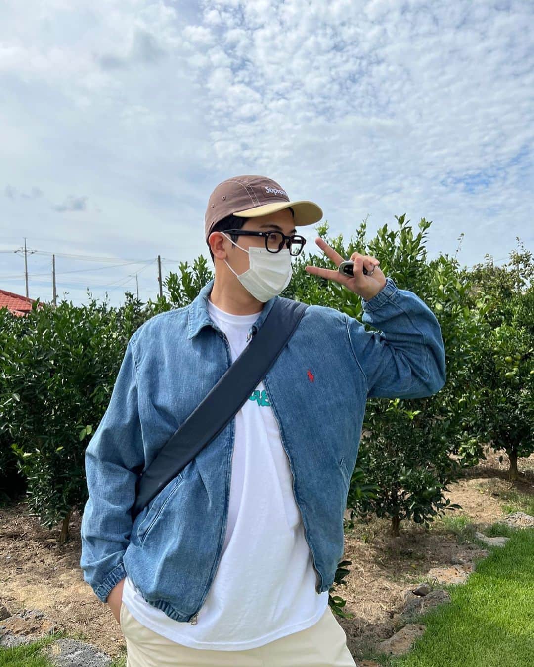 ヒョンシク のインスタグラム：「🌤🍊🌴」