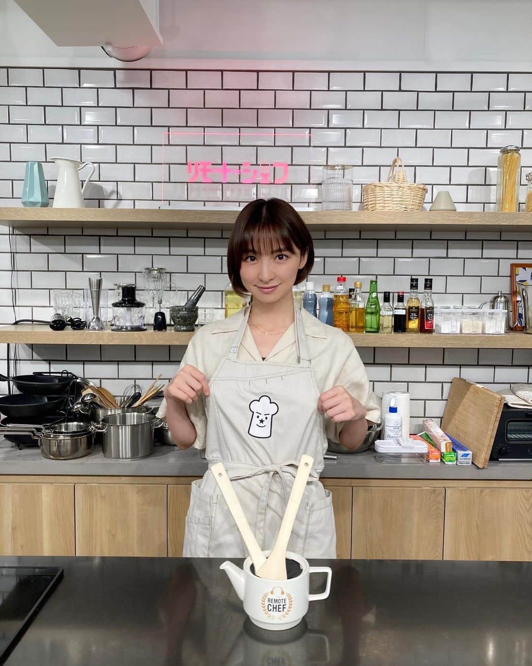 篠田麻里子のインスタグラム：「本日18時より、 BSフジ「リモートシェフ」にクッカーとして出演しています👩‍🍳 今回はシェフの指示のもと、イタリアンとタイ料理に挑戦しました✨ ぜひ、見てくださいね😊  #リモートシェフ」
