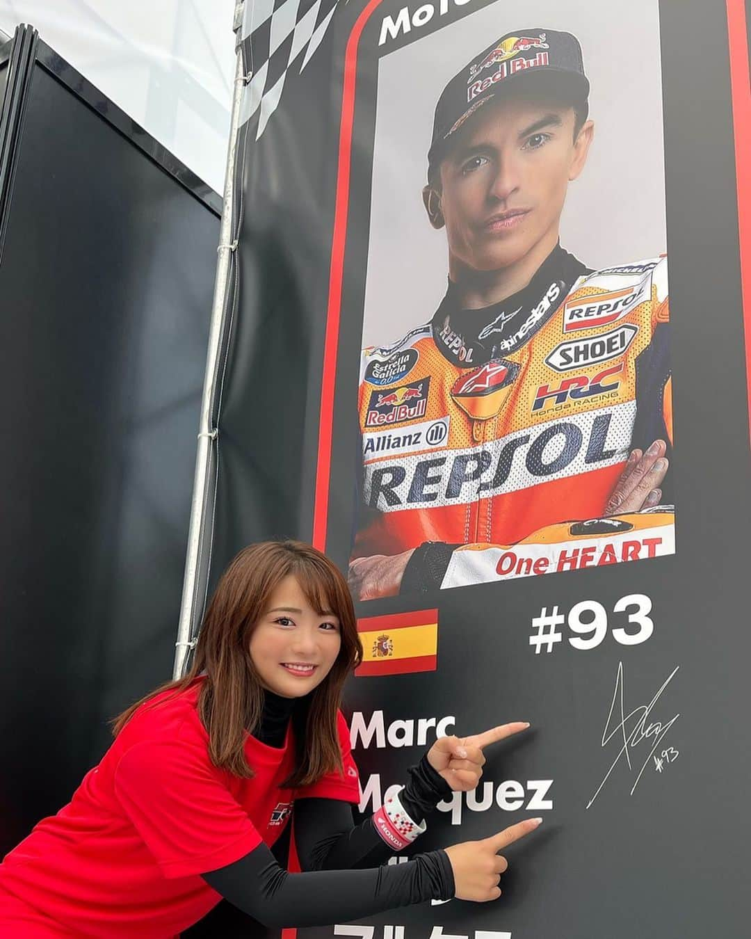 平嶋夏海さんのインスタグラム写真 - (平嶋夏海Instagram)「14:20から　@hondaracingcorporation のアカウントからインスタライブを行います！ ぜひ見てください！ Hondaブースの紹介をします🏍 マルク・マルケス選手のサインがあったり、ハングオン体験ができたりと盛りだくさんなブースです☺️ #motogp #motogp_jp #HRC #hondaracingcorporation」9月25日 12時50分 - natsuminsta528